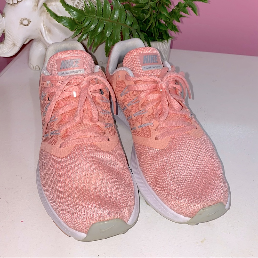 EUC •NIKE RUN SWIFT• - Picture 3 of 6